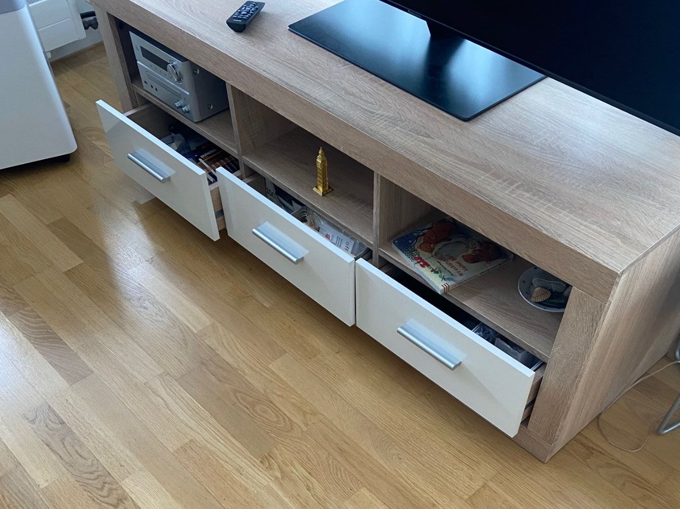 Meubles TV: Schönes Fernsehmöbel mit 3 Schubladen – D'occasion à Willisau par paum 2