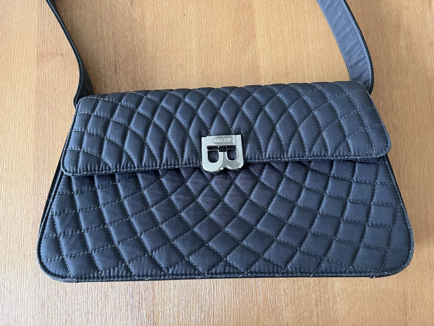 Bally Borse da donna: Tasche BALLY – Nuovo (secondo la descrizione) da Roggwil BE venduto da KarotteV 1
