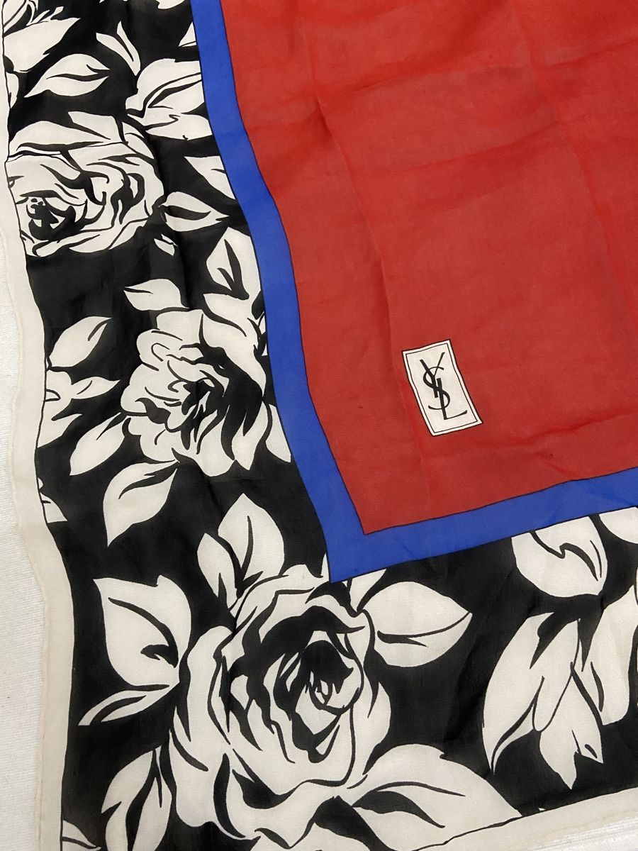 Saint Laurent Foulard & Sciarpe: Foulard Yves saint Laurent – Usato da Montreux venduto da Perledor 1