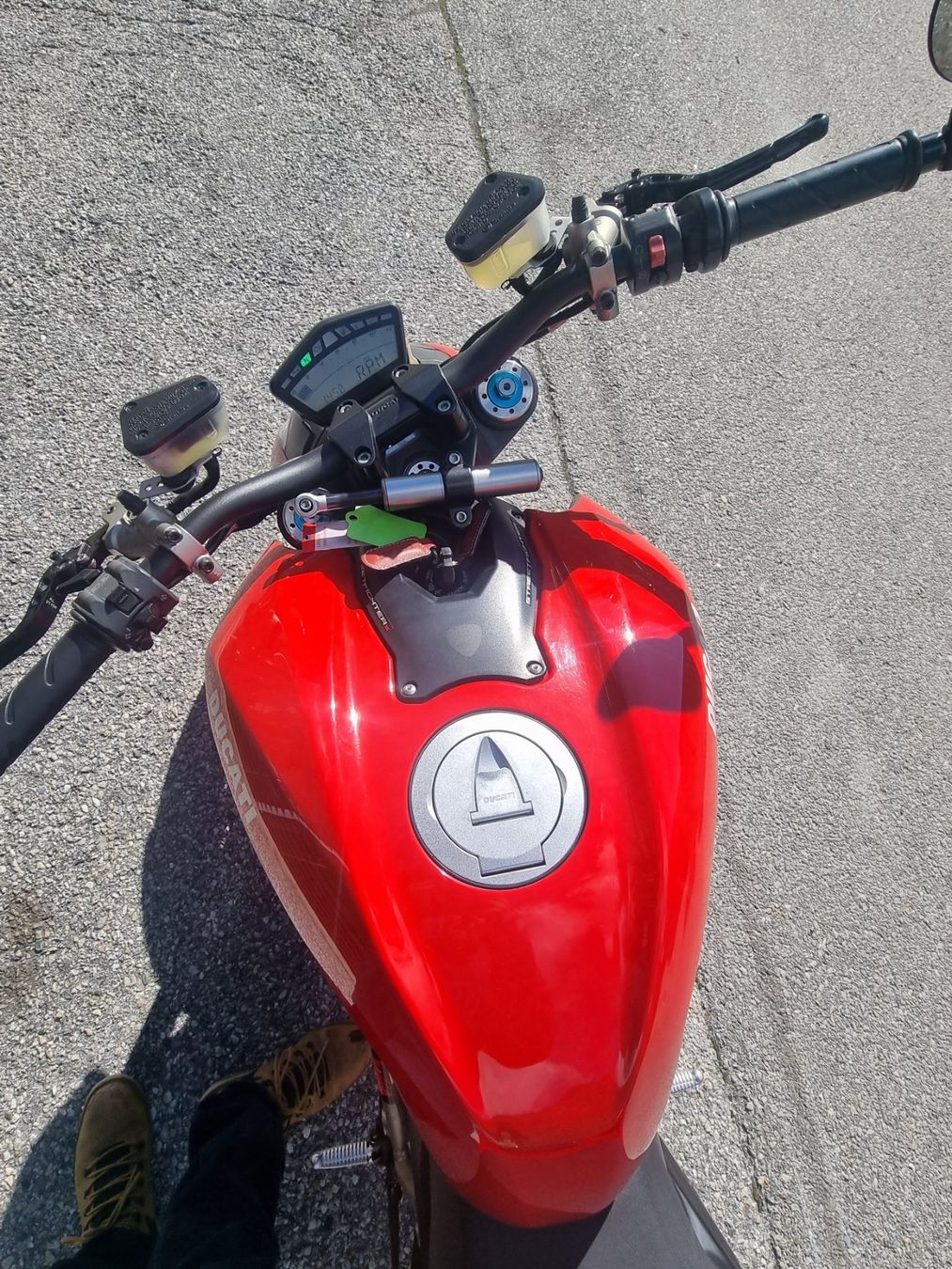 Ducati Strasse: Ducati Streetfighter 1099 S – Gebraucht aus Gamsen von  1
