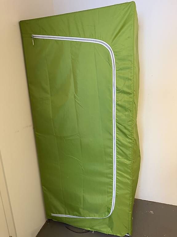 Ikea Armoires: Stoff-Kleiderschrank IKEA – D'occasion à Hindelbank par ketterle