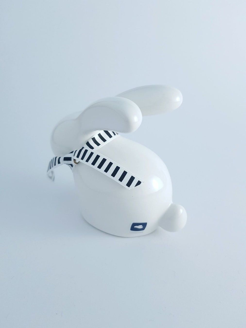 Tutte le decorazioni: Gino Hase sitzend Schleife Weiss Keramik – Usato da Brugg AG venduto da swiss.sales.force 1