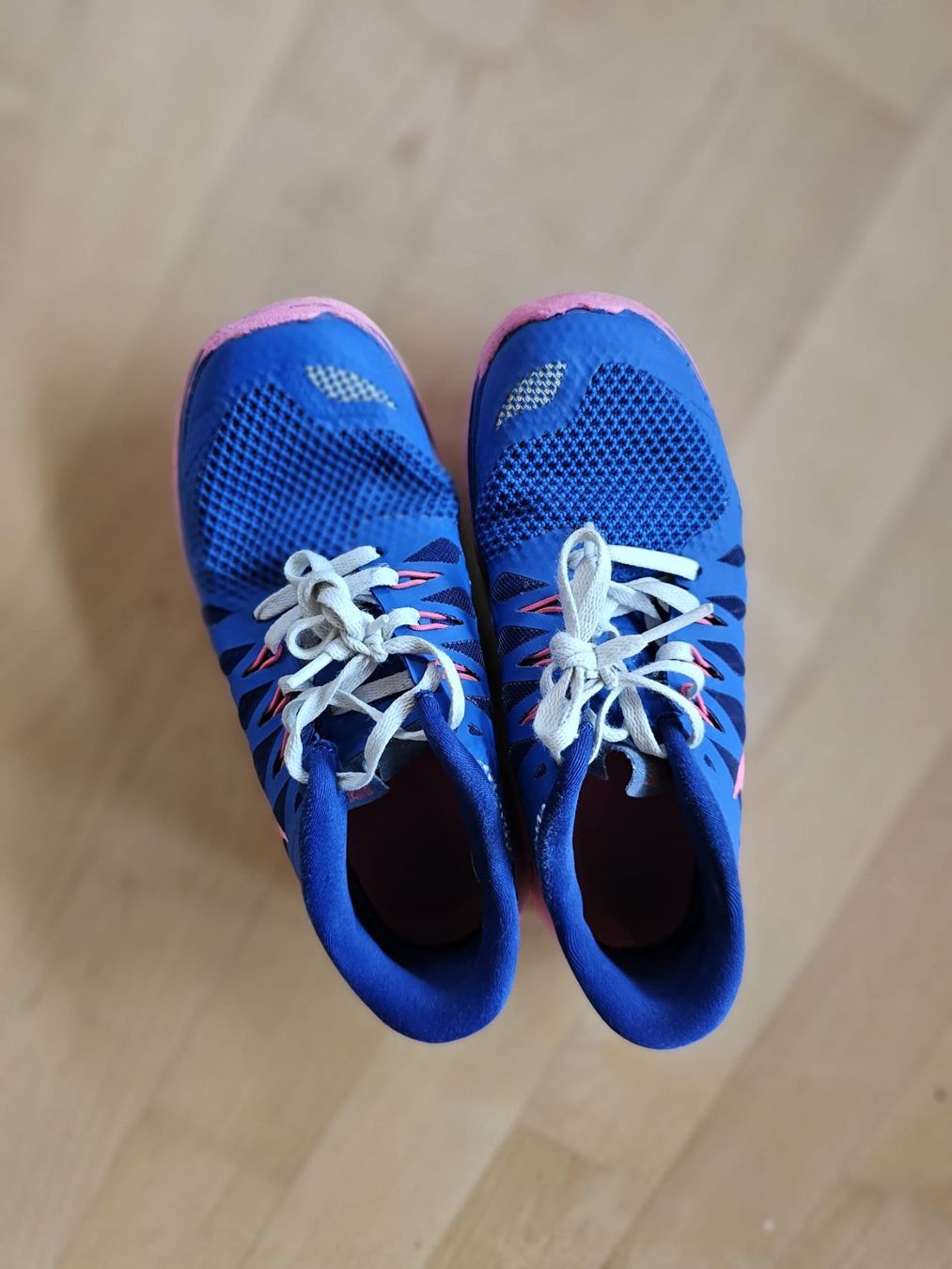 Nike Scarpe per ragazze: Nike Turnschuh Grösse 35.5 – Usato da Lungern venduto da Bohnenkraut69 1