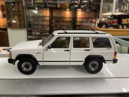 Jeep Cherokee XJ, Modellauto, 1:18, Weiss, Zustand Top!
