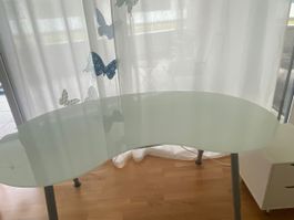 Ikea Galant Schreibtisch mit Glasplatte, höhenverstellbar