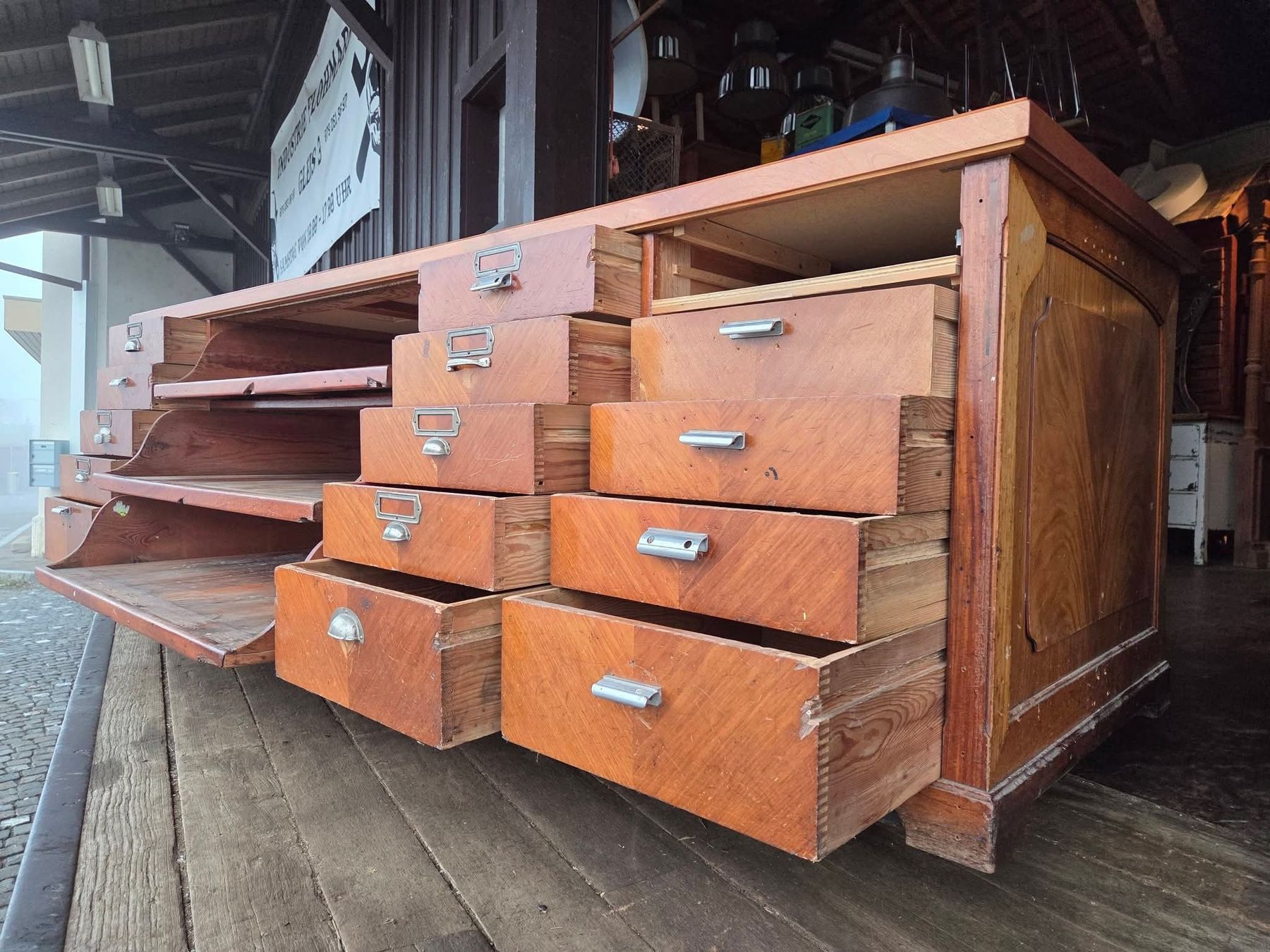 Allestimento di negozi e stand fieristici: Antike Ladentheke – Usato da Rorschacherberg venduto da Strahlkraft 3