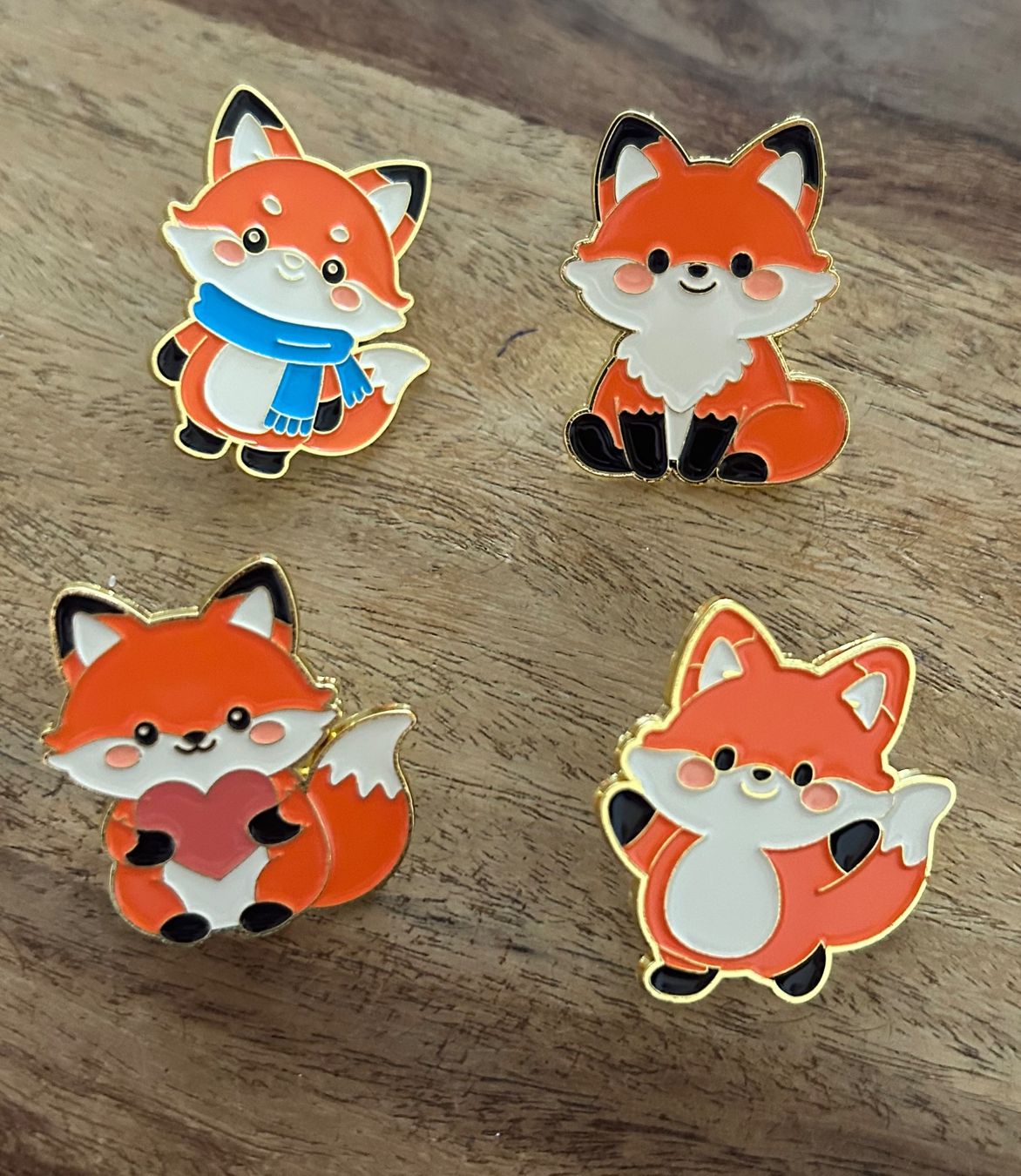 Placchette & Badge: Set 4x Pin Fuchs – Nuovo e nell'imballaggio originale da Geneve venduto da vane267