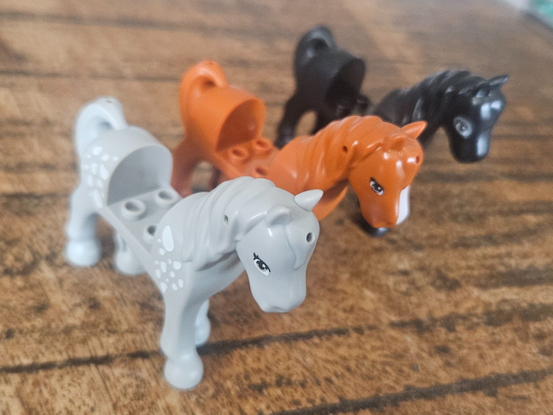 Lego Kit di costruzioni: lego figurine lot de 3 chevaux – Usato da Confignon venduto da Ecrofigs