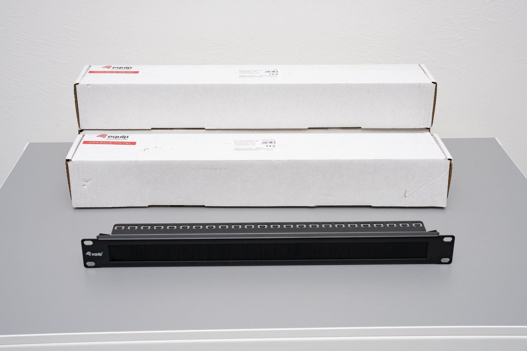 Altri accessori: 3x Equip 19" Kabeldurchführung | Brush Panel – Usato da Dietlikon venduto da phi_j5l6