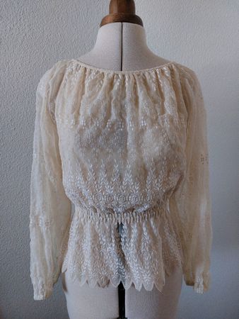 Vintage Damen Bluse Spitzenmuster langarm creme Grösse S/M