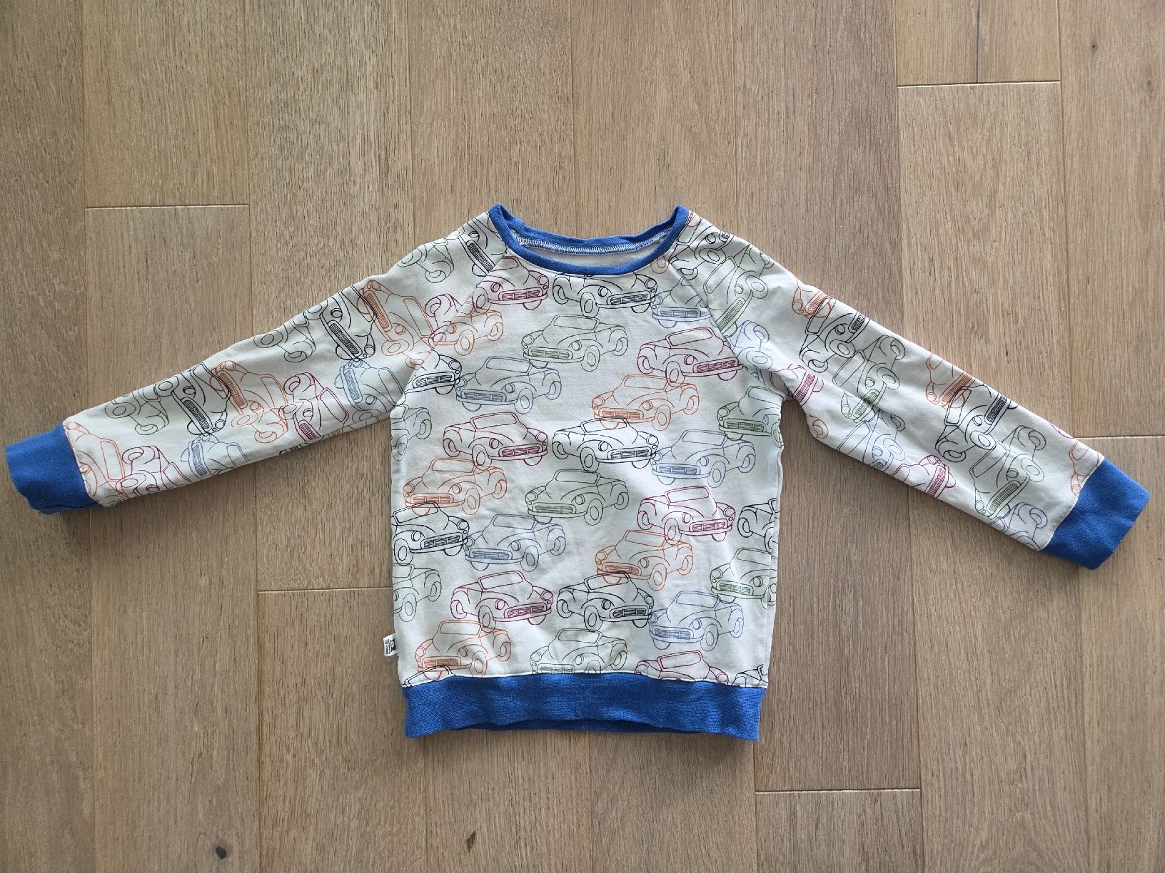 Maglioni & Felpe: Handmade Raglanpulli, farbige Autos, Gr.104, gebraucht – Usato da Hinwil venduto da Jessica13