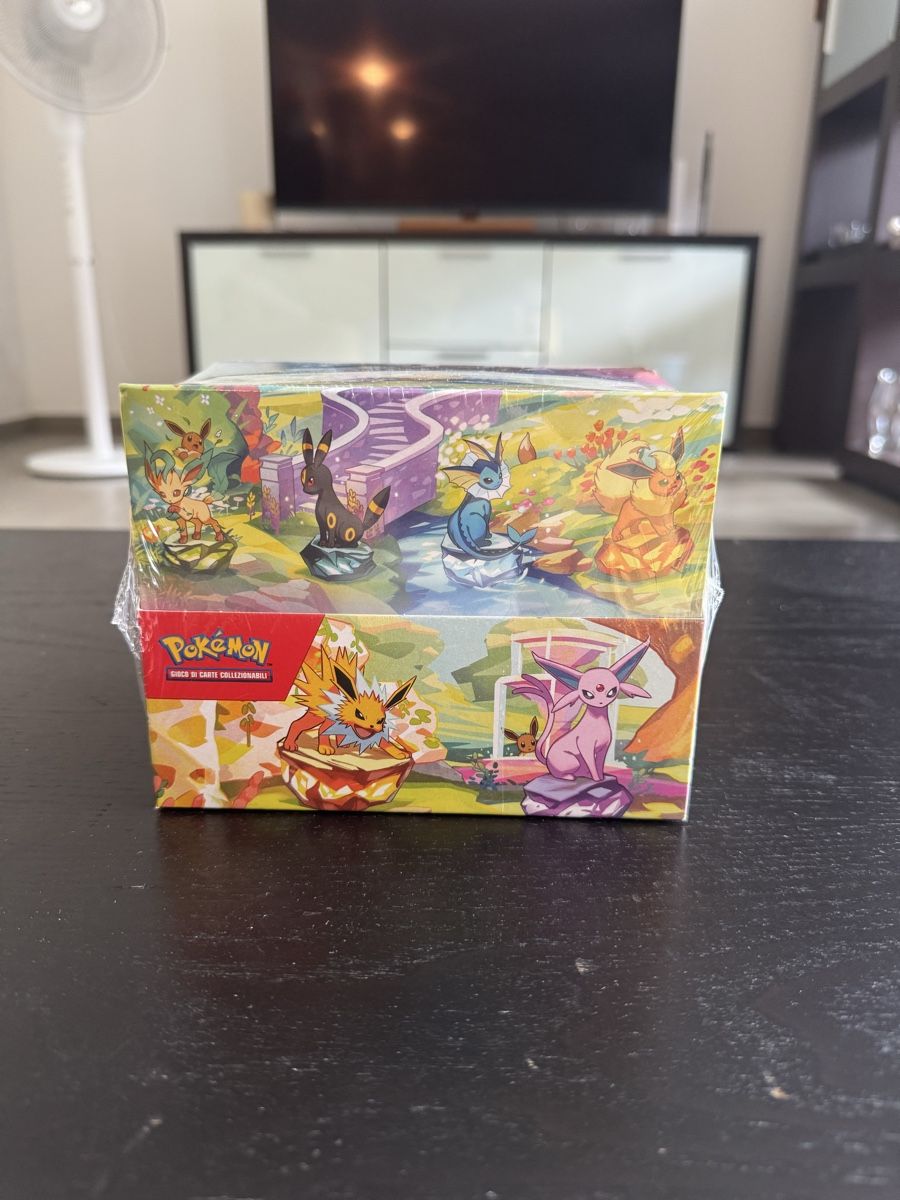 Pokémon Cartes à collectionner: Evoluzioni Prismatiche - Pokemon Mini Tin Display - Sealed  – Neuf avec emballage d'origine à Bellinzona par TheCarden