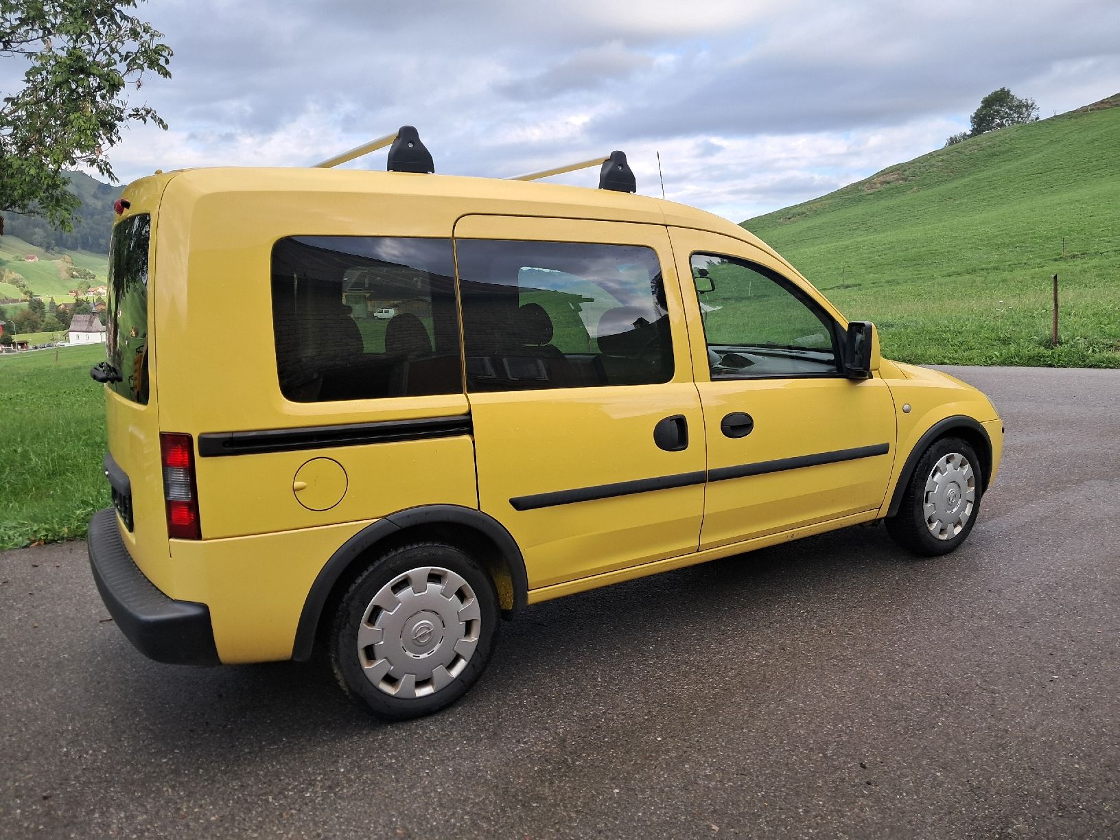 Opel Automobili: Opel Combo – Usato da Brülisau venduto da Pflug6533 1