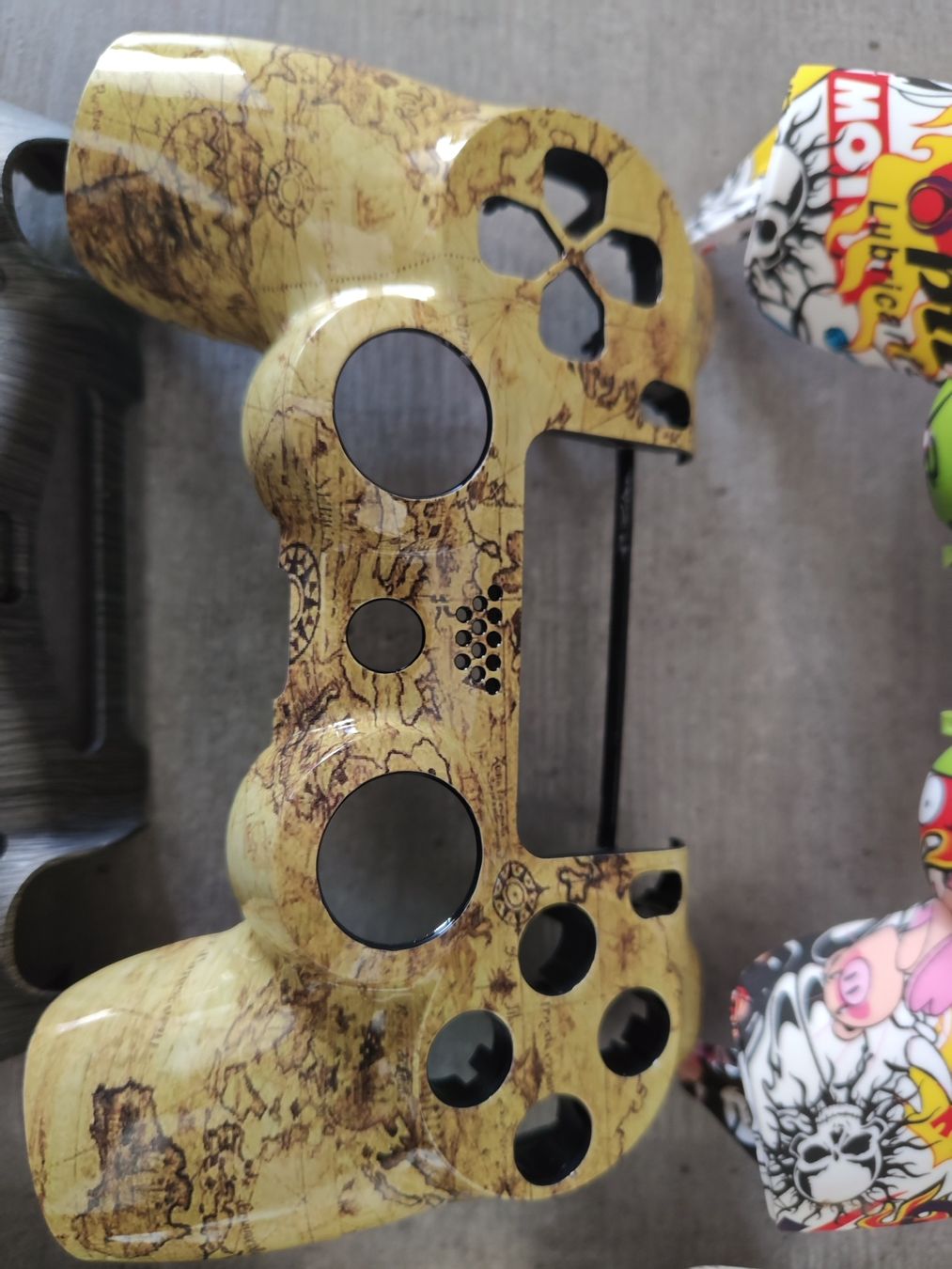 Sony Custodie protettive: 7 Controller Hüllen für PS4 verschiedene Designs – Nuovo (secondo la descrizione) da Sargans venduto da ver_ncy5 2