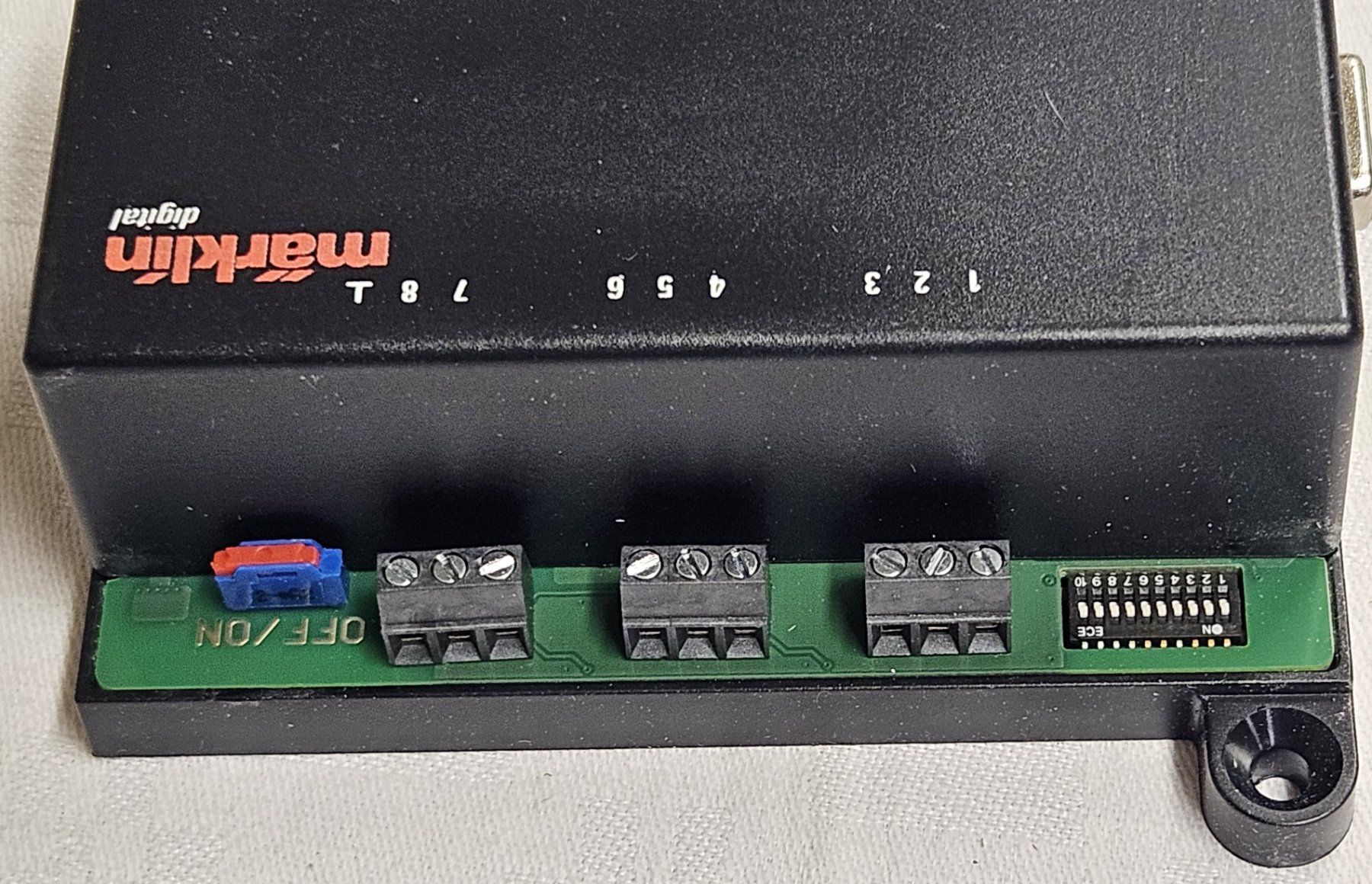 Märklin Modelleisenbahnen: Märklin 60842 Decoder m 84 für Dauerstrom – Neu und originalverpackt aus Breitenbach von  4