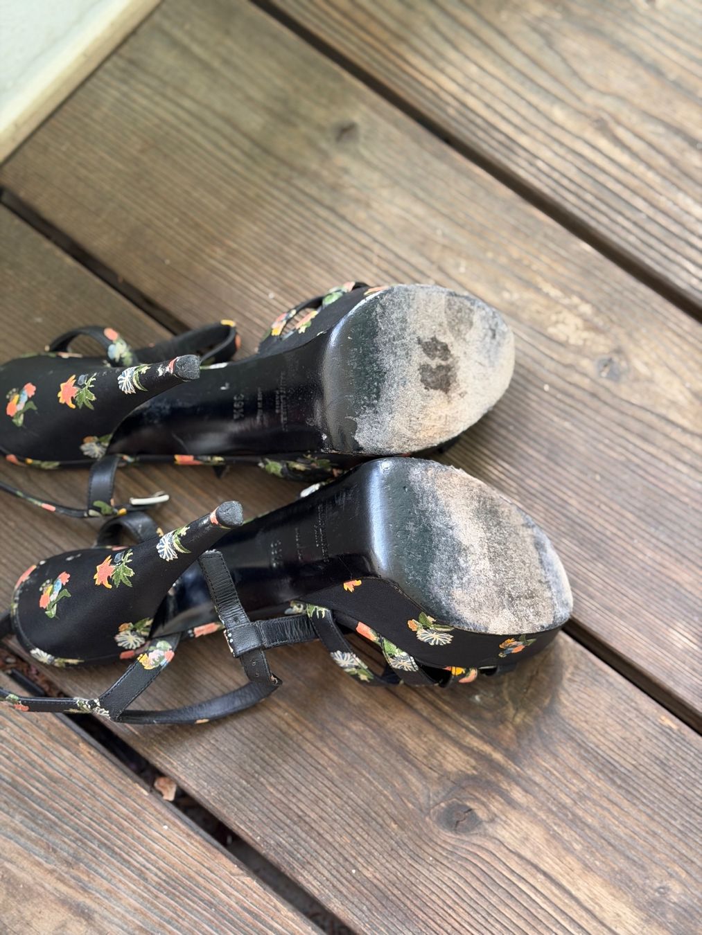 Saint Laurent Damenschuhe: Saint Laurent Leder Sandalen 39 – Gebraucht aus Stäfa von Alesenka 2