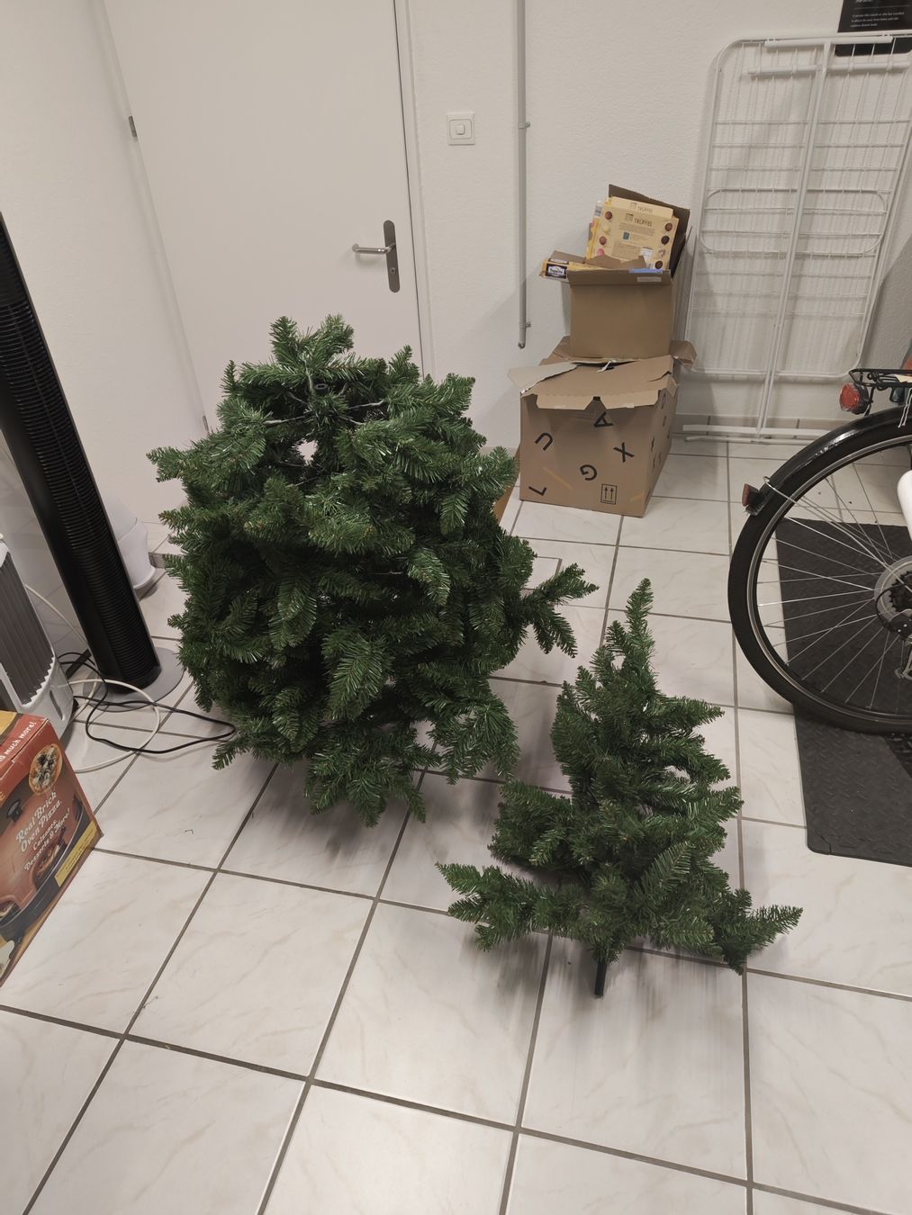 Alle Dekorationen: Künstlicher Tannenbaum 150cm – Gebraucht aus Reinach BL von aleguerr01 2