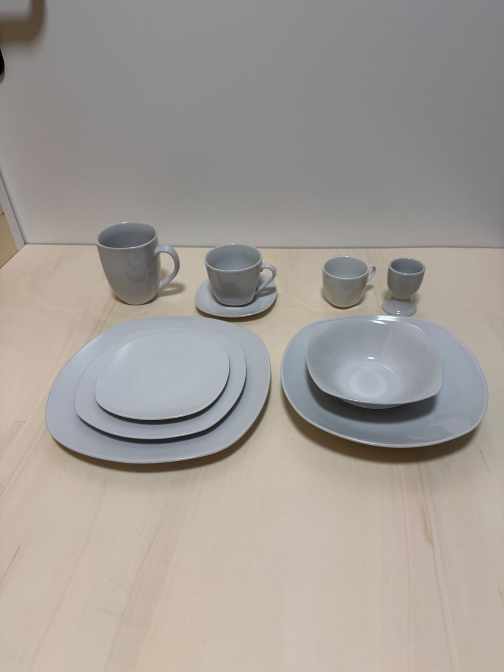 Set di piatti: Geschirrset – Usato da Aadorf venduto da Denise1997