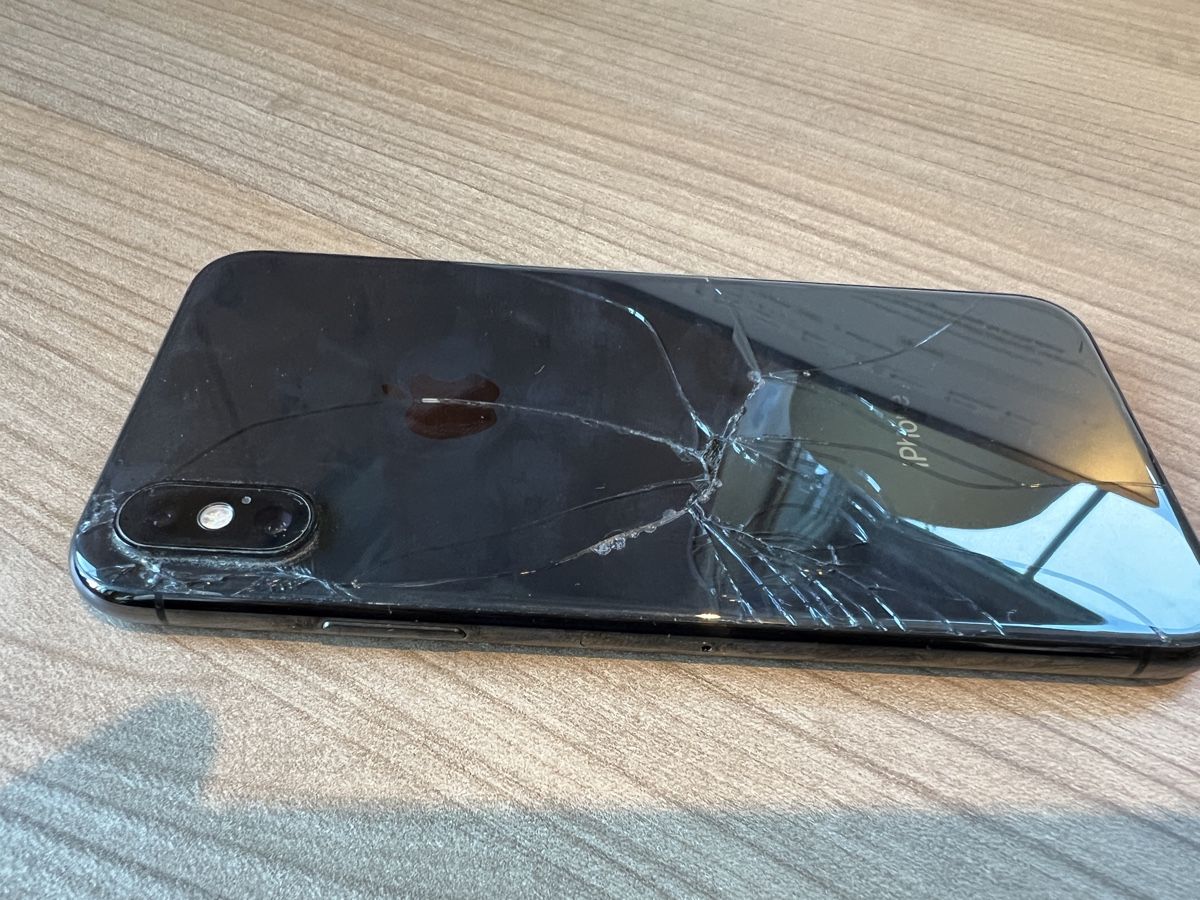 Apple Handys / Smartphones: iPhone defekt als Ersatzteilspender Glasbruch – Defekt aus Sissach von Neuzeitalt 1