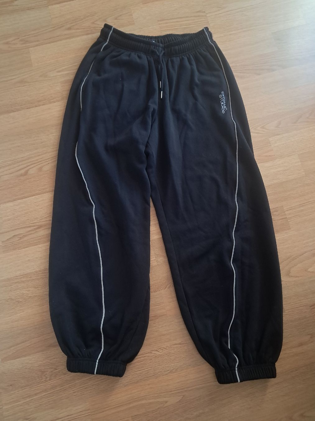 Hosen: baggy Jogginghose DYNAMIC STUDIOS  – Gebraucht aus Biel/Bienne von sof_yx5y