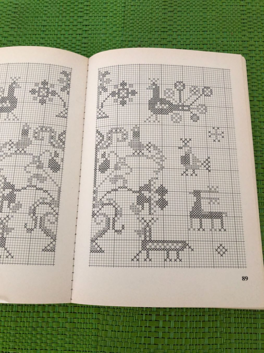 Libri: Stickbuch schöne alte Stick-Ornamente – Usato da Freienstein venduto da ErnaS01 1