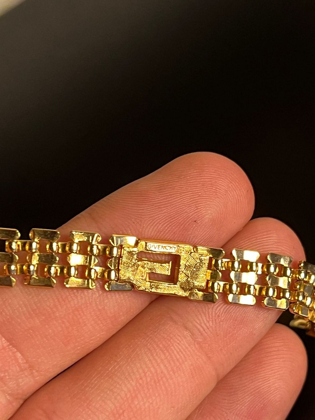 Givenchy Bracciali & Braccialetti: Givenchy Armband goldfarben mit Strass GG Logo – Usato da Winterthur venduto da Dejv 1