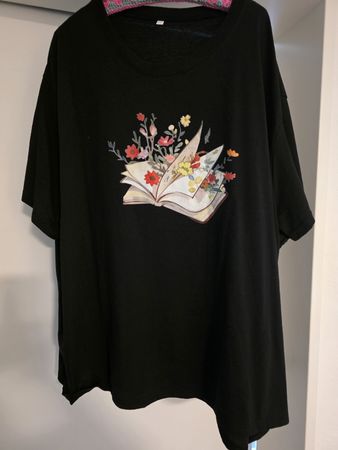 T-Shirt schwarz Blumen Buch Motiv Grösse 8XL neuwertig