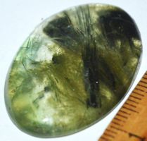 Cabochon L-6018 – Grüner Prehnit 34x23mm 39,60 Karat