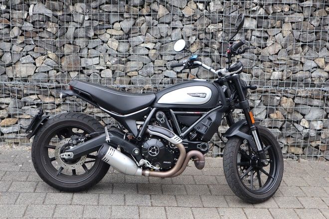 Ducati Strada: Ducati Scrambler Icon Dark – Usato da Stallikon venduto da mwichm