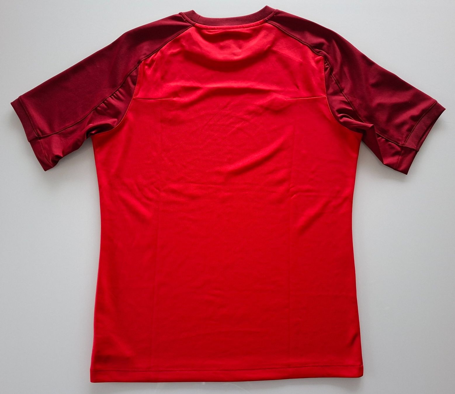 Umbro Canottiere & Pantaloni: Maillot Umbro Nottingham Forest training 2012-2013 – Usato da Signy venduto da oli_sn9g 1