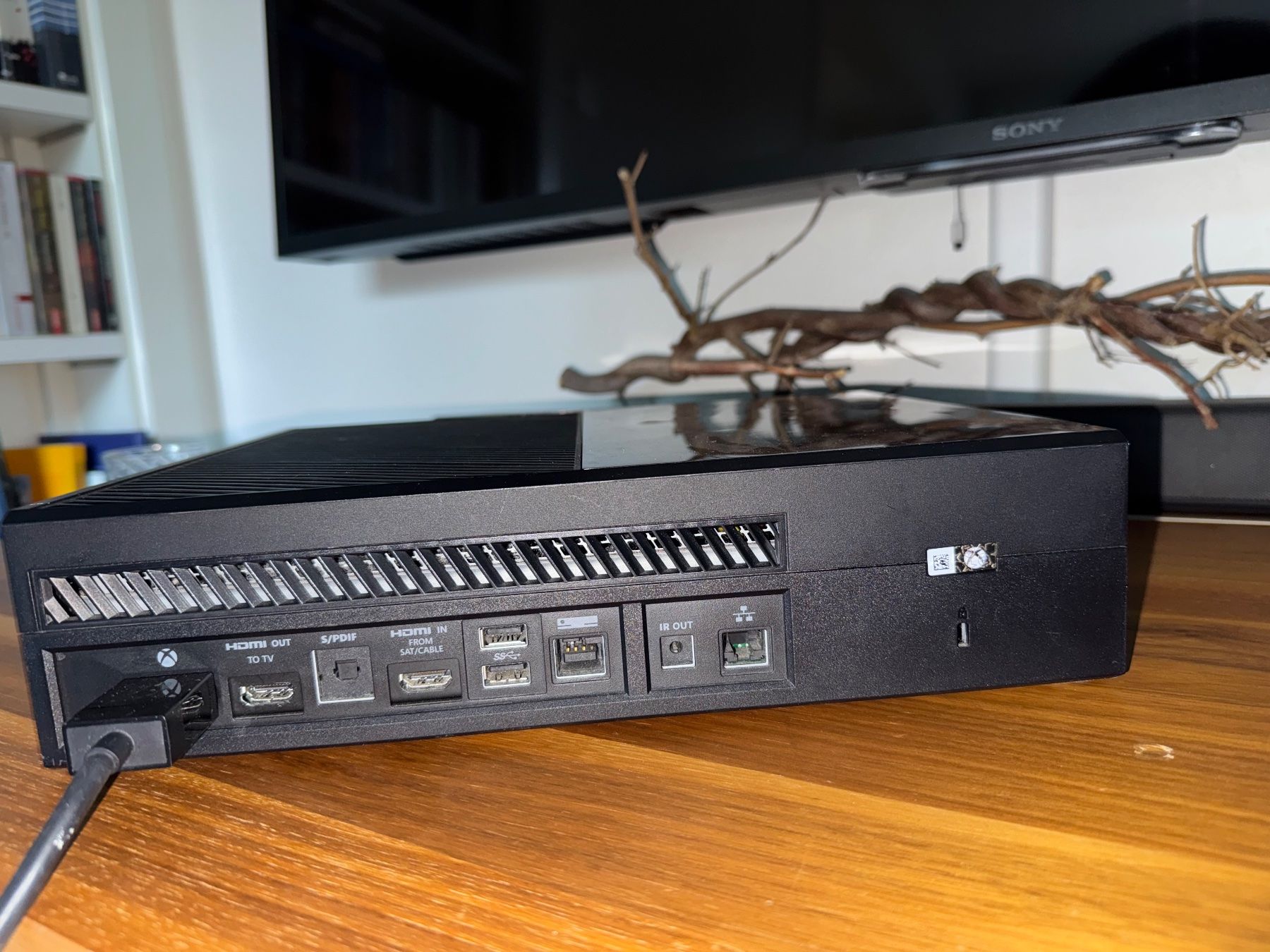 Microsoft Konsolen: Xbox One mit Netzteil ohne Controller – Gebraucht aus Zürich von SalernoElia 2