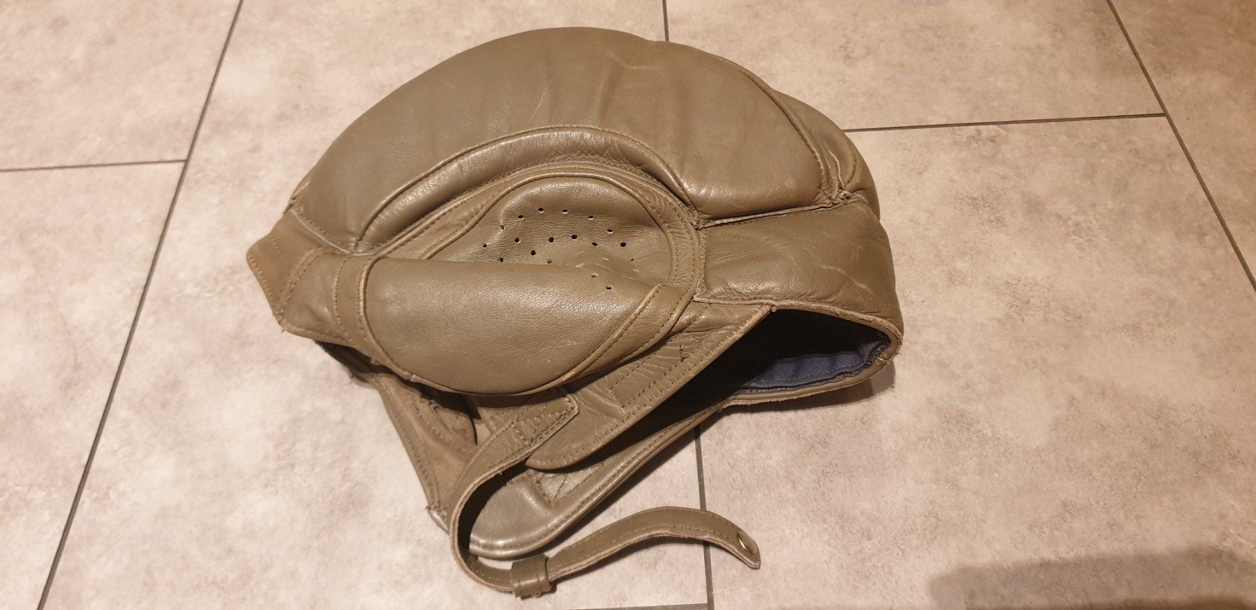 Armi bianche: Casque Militaire HELM, cuir, char tank – Usato da Lausanne venduto da asdyx