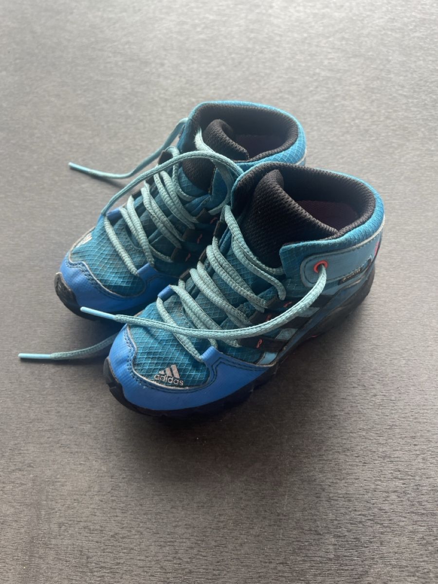 Adidas Scarpe per ragazzi: Adidas Trekingschuhe - Gr. 26 – Usato da Beckenried venduto da ciaran
