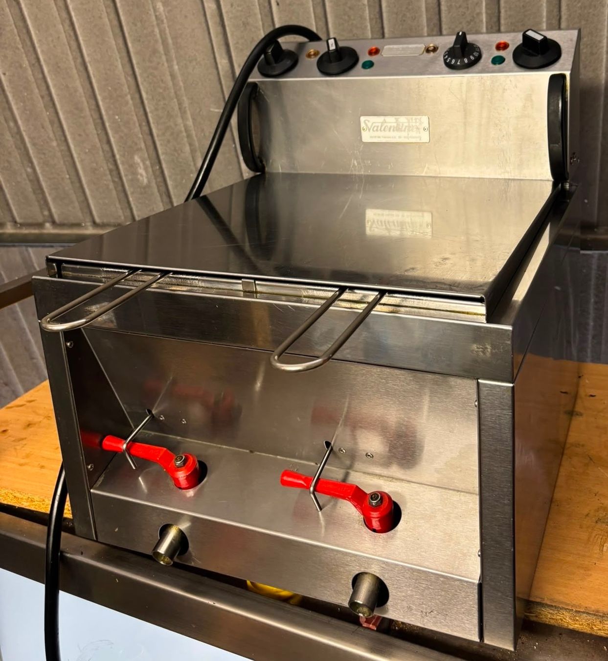 Komplettküchen: Fritteuse Edelstahl Gastro – Gebraucht aus Spreitenbach von durmis04 1