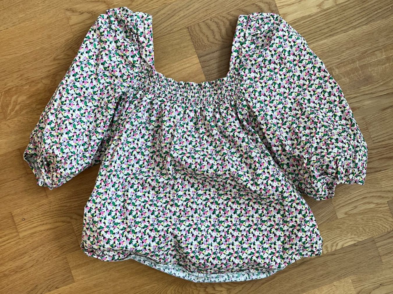 H&M Top: top off-shoulder - flowers – Usato da Zürich venduto da estellegatt 1