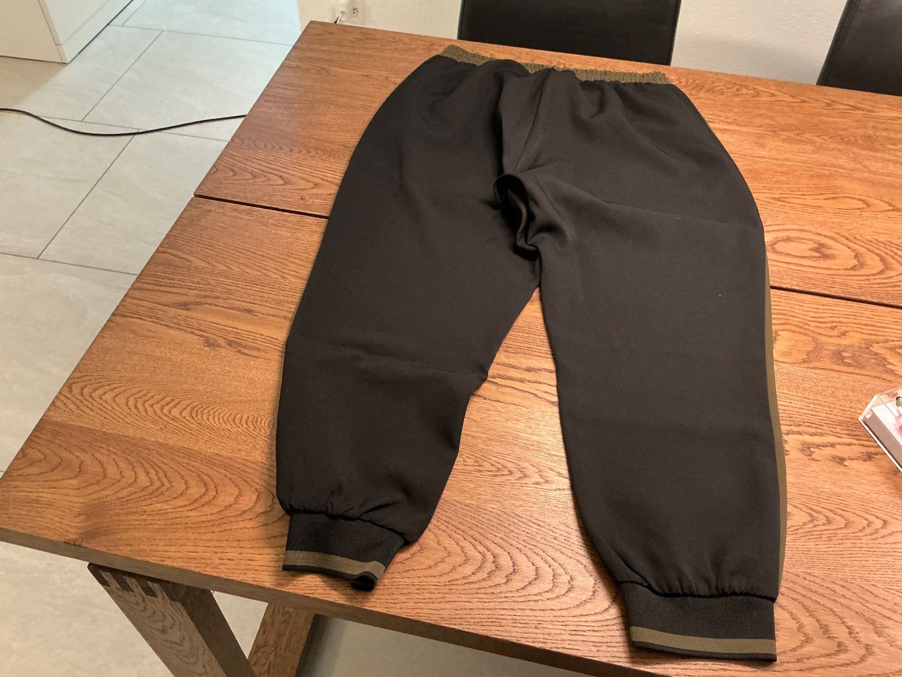 Zara Pantaloni: Freizeithose schwarz mit Streifen Gr.XL – Usato da Würenlos venduto da Swe_2013
