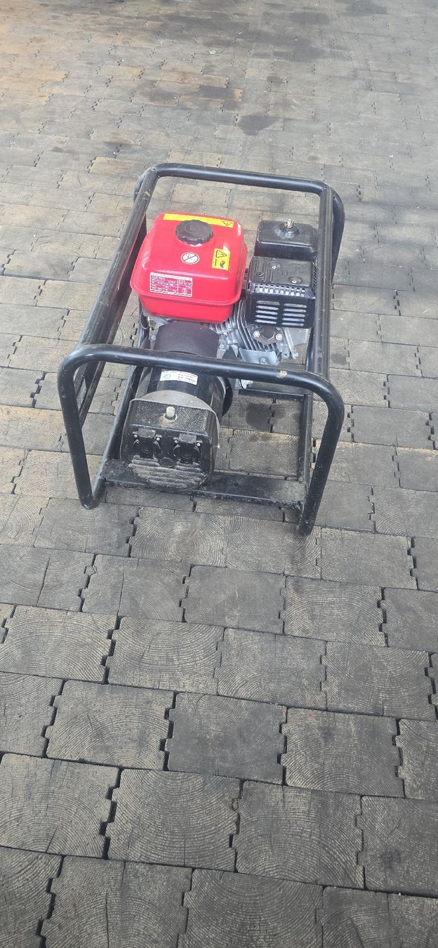 Honda Generatori di corrente: Honda Generator EC 2200 – Usato da Rikon im Tösstal venduto da pat_2mzp 3