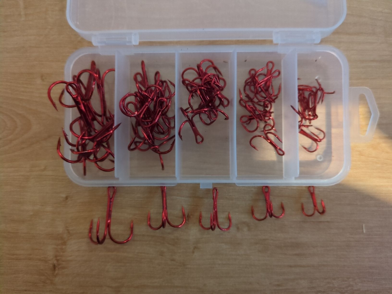 Ami: Hameçons rouges pour la pêche – Usato da Corminboeuf venduto da MrGP87