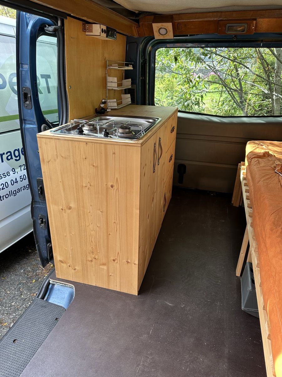 Veicoli da campeggio: Campervan Ausbau Küche und Bett – Usato da Pragg-Jenaz venduto da eri_2vjy 4