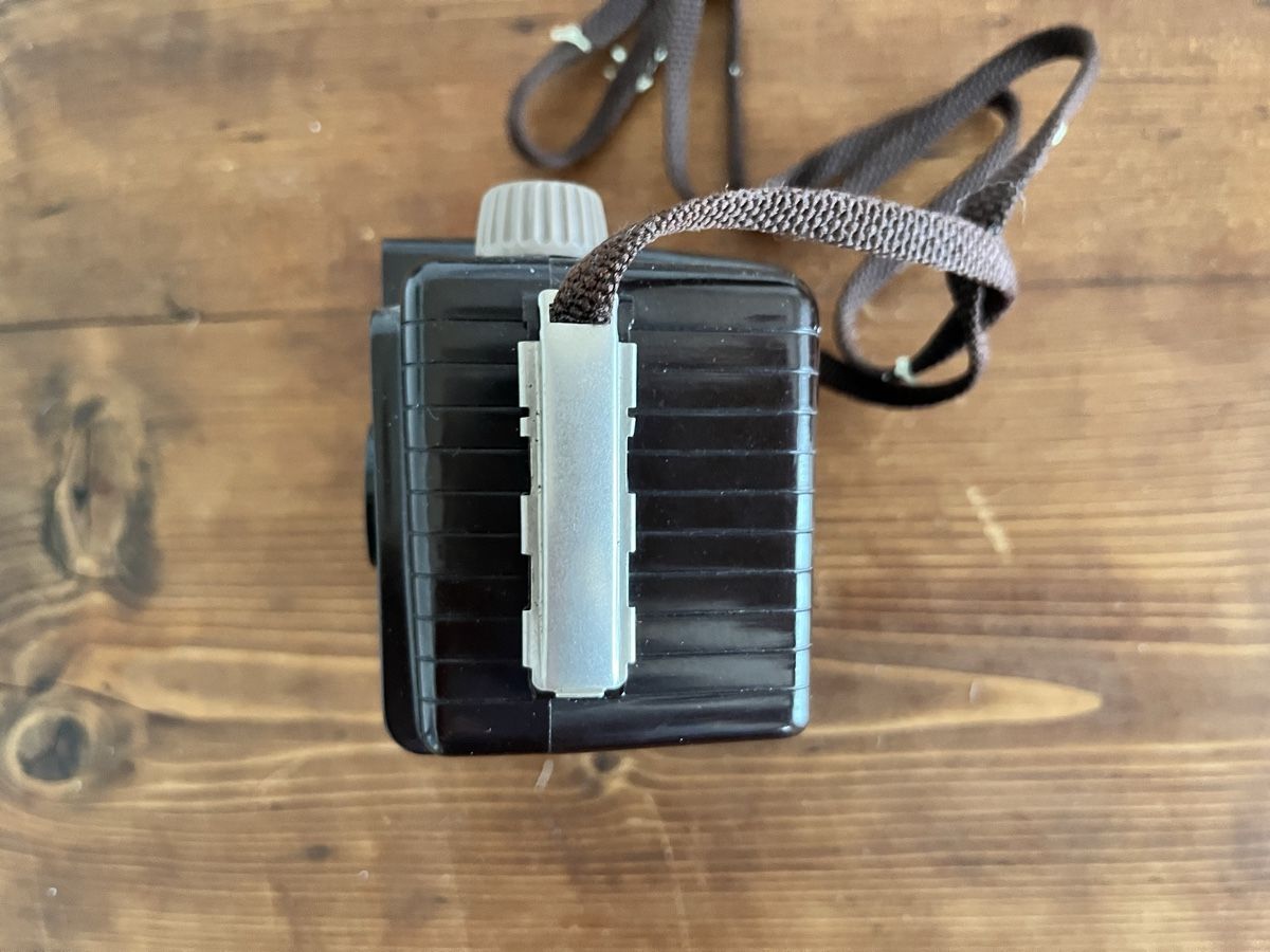 Kodak Kamera: Kodak Brownie Holiday – Defekt aus Corjolens von san_kyv9 1