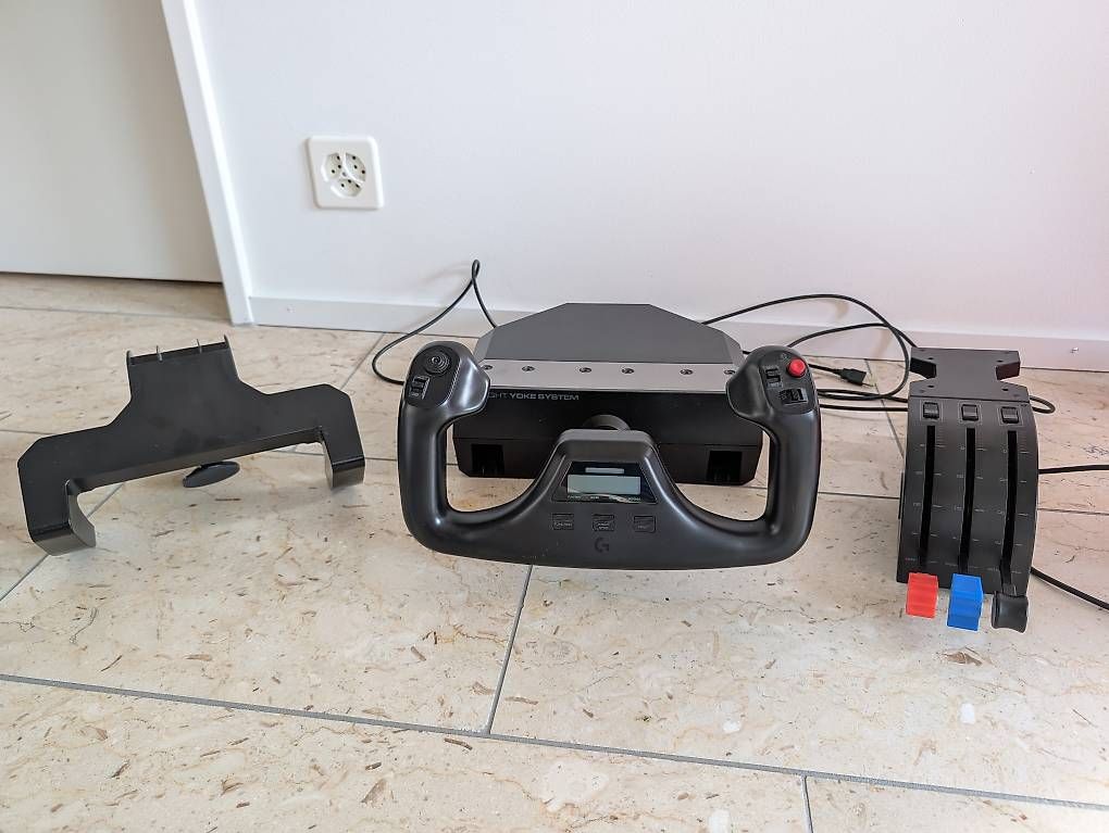 Controller: Logitech G Saitek Pro Flight Yoke System – Usato da Zürich venduto da tut_8y8f