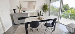 Sala da pranzo: tavolo p.ceramica, sedie, sideboard, lampada
