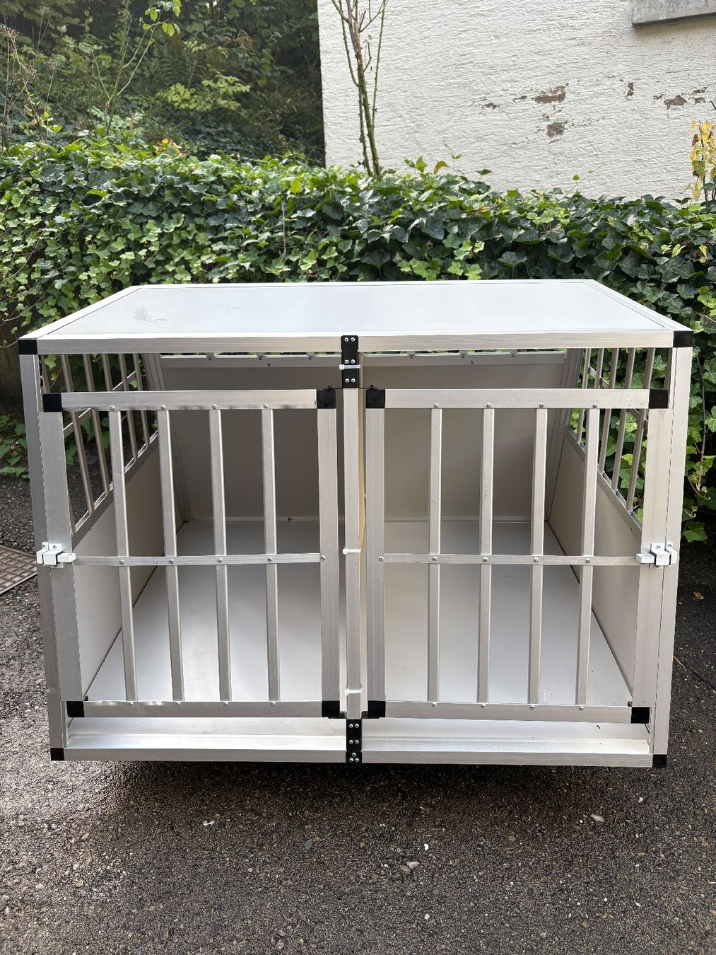 Käfige, Transport & Sicherheit: Boxe Double pour Chien en Aluminium – Gebraucht aus Biel/Bienne von StrawGuy
