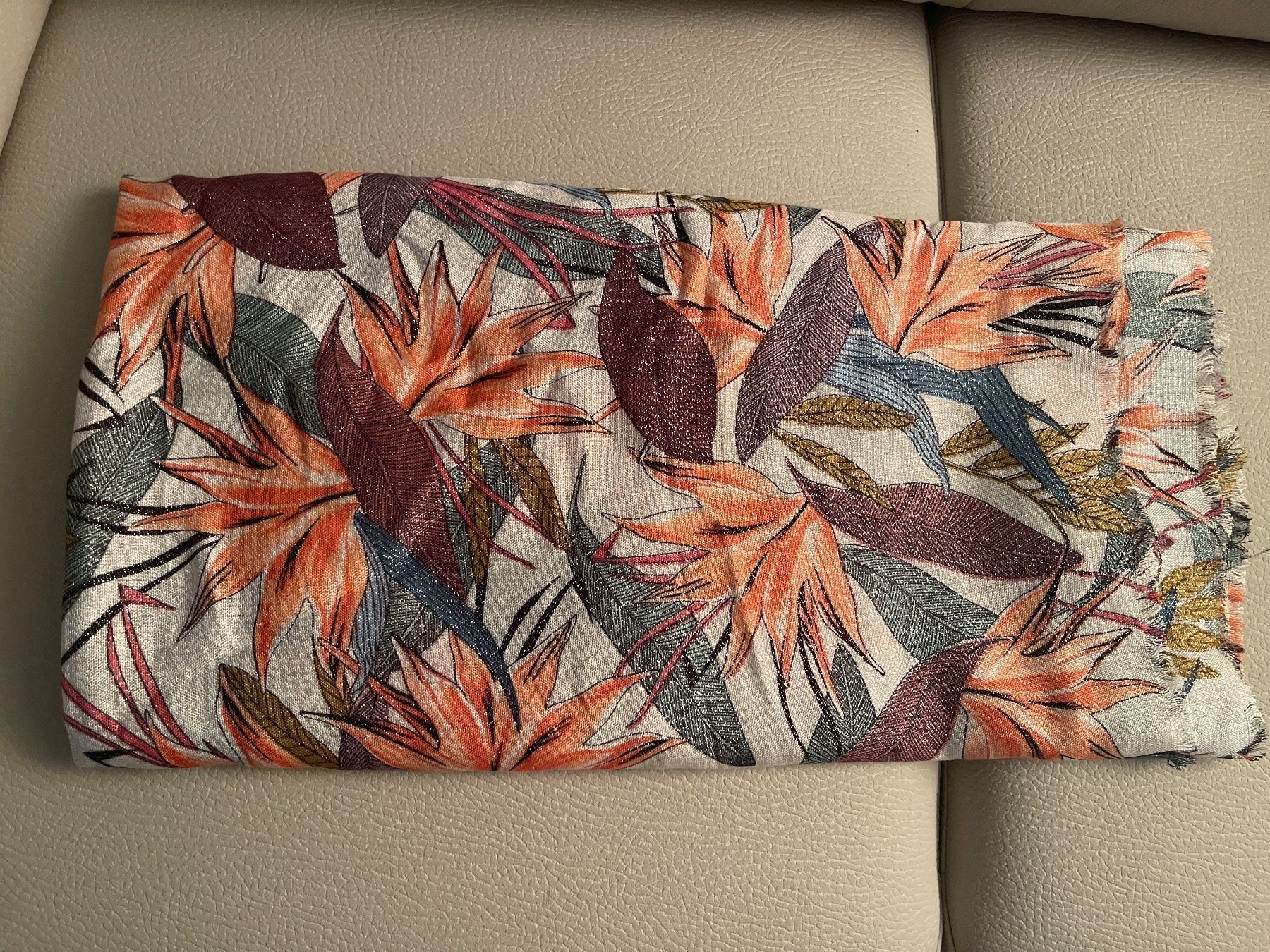Guess Foulard & Sciarpe: Foulard GUESS – Nuovo (secondo la descrizione) da Rancate venduto da Waly__ 1