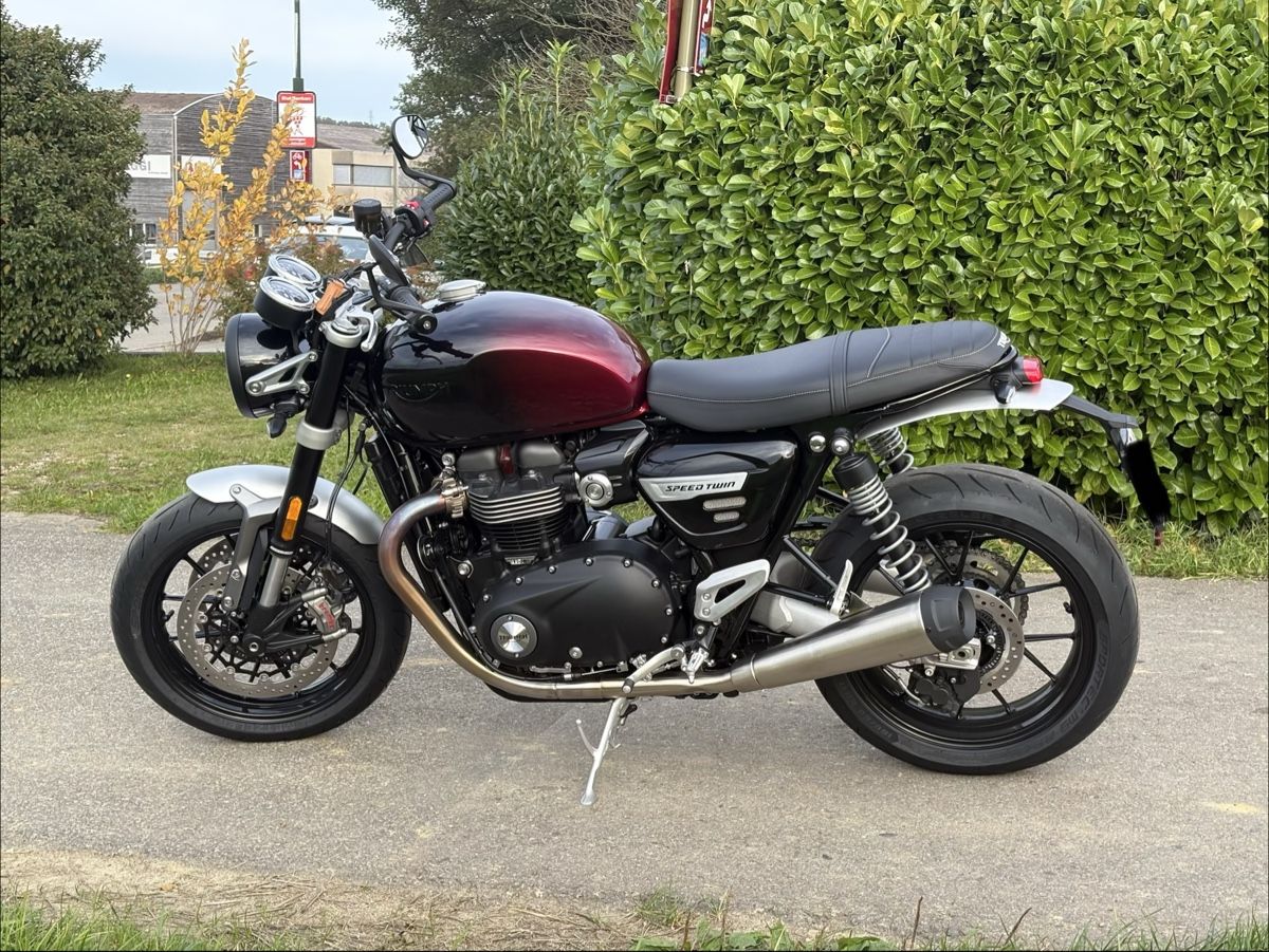 Strada: Triumph Speed Twin 1200 Stealth Edition – Nuovo (secondo la descrizione) da Basel venduto da obr_fx9m