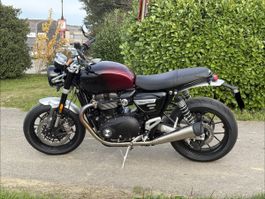 Triumph Speed Twin 1200 Stealth Edition