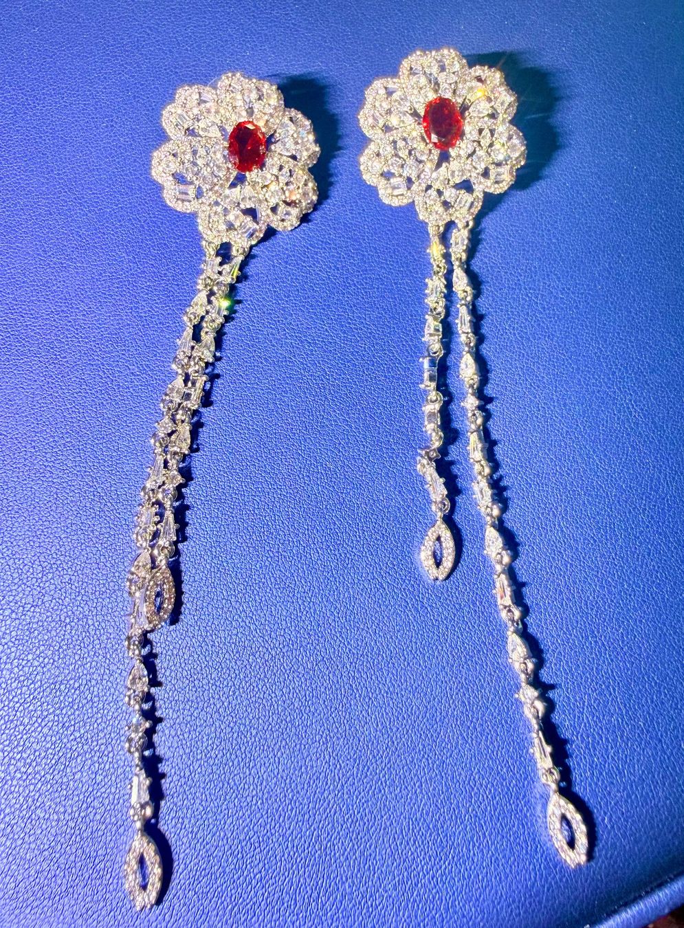 Boucles d'oreille: Boucles d’oreilles Mélusine – Neuf avec emballage d'origine à St-Maurice par Sandrinette123 3