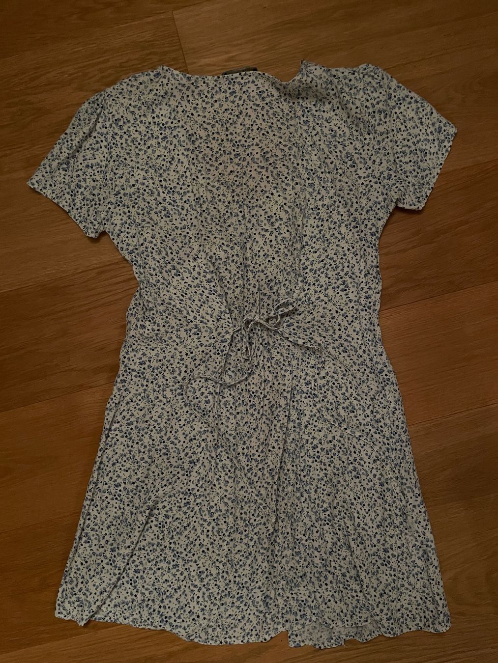 Brandy Melville Robes: Brandy Kleid weiss/blau – D'occasion à Basel par joh_vl7m 1