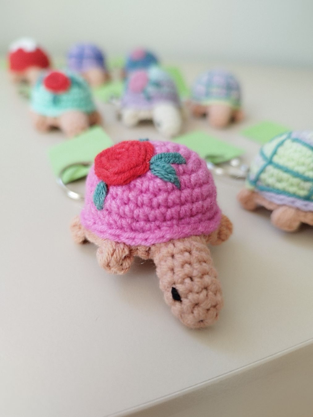 Portachiavi: Handmade Crochet Turtle Keychain 🐢 – Nuovo e nell'imballaggio originale da Arnex-sur-Orbe venduto da can_97vn 5