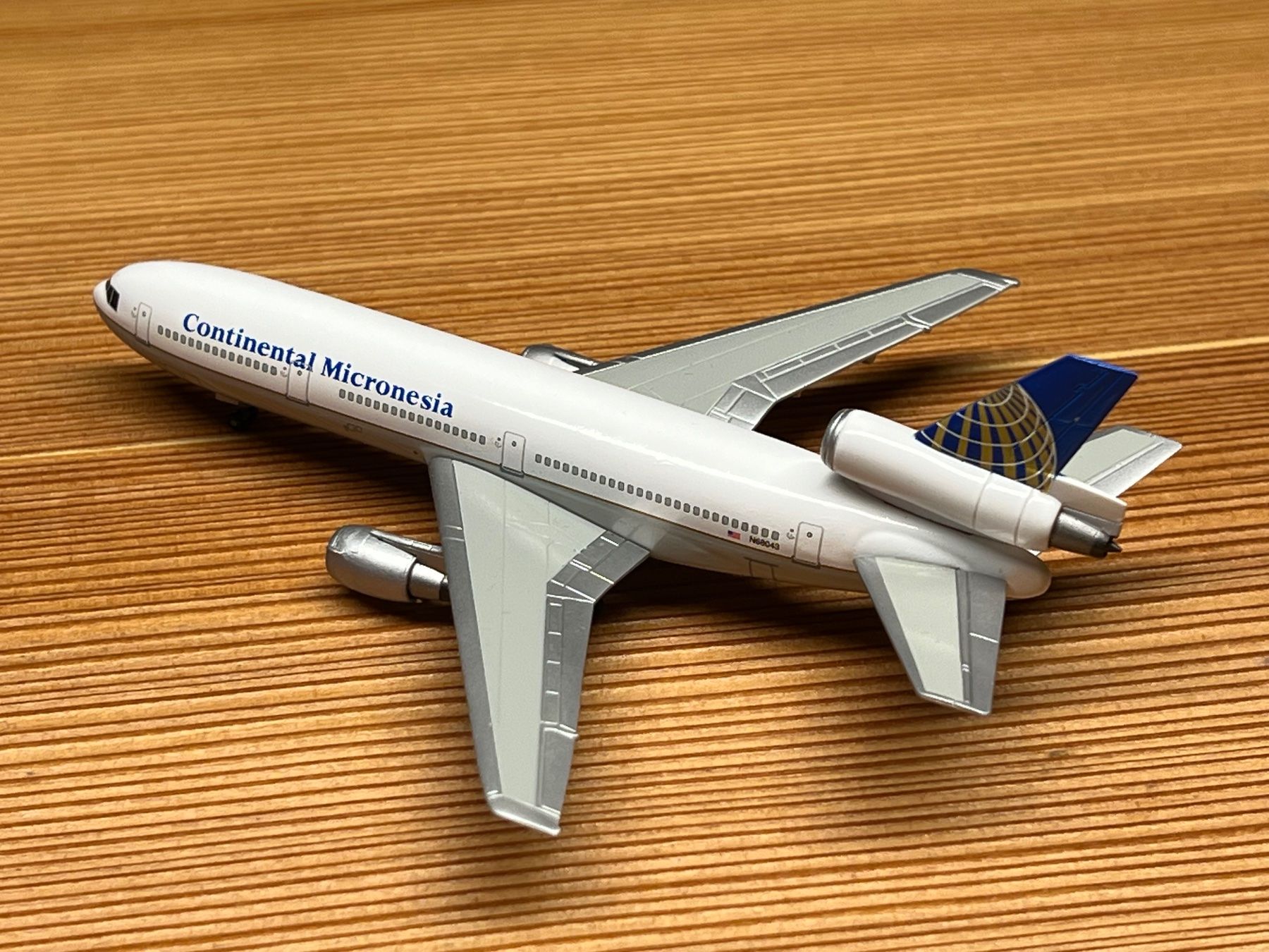 McDonnell Douglas Kit di modellismo & Modellini statici: 1:400 Dragon Wings Continental Micronesia DC-10 Flugzeugmode – Usato da Silvaplana-Surlej venduto da bkk 4